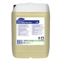 Un bidón de 10 l de Suma Jade Pur-Eco L8 de Diversey Deutschland GmbH & Co. OHG, un lavavajillas ecológico y apto para aluminio, con una etiqueta multilingüe que incluye información sobre el producto e instrucciones.