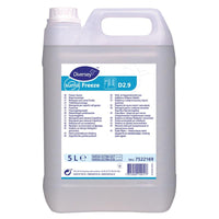 A 5-liter canister of Suma Freeze D2.9 freezer cleaner from Diversey Deutschland GmbH & Co. OHG, designed for the hygienic cleaning of freezers, features a handle on the top and a multilingual product label.