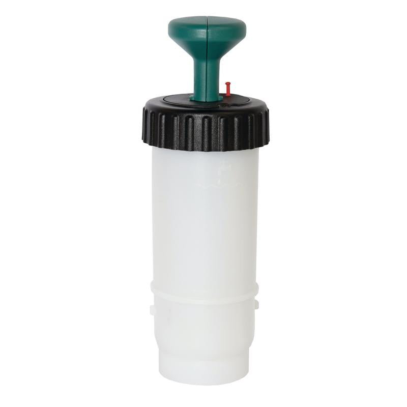 The TASKI VersaPlus 2.0 bottle 0.6 L green from Diversey is a 600 ml white pressure bottle with a black screw cap and green handle, ideal for professional cleaning with TASKI VersaPlus 2.0 systems (1 piece).