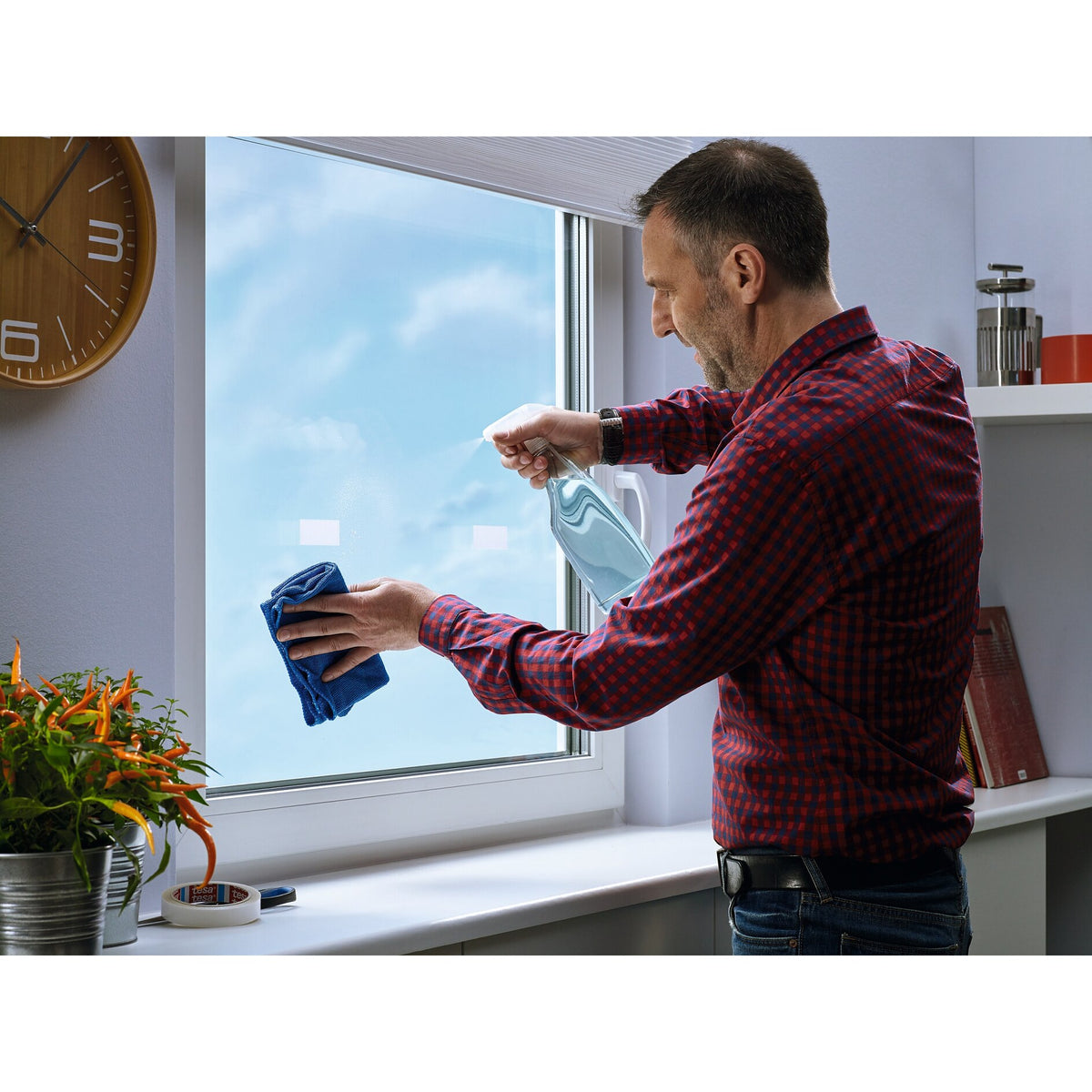 tesa Mounting Tape for Transparent Surfaces and Glass, up to 20 kg/m – Application