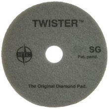 Das Twister Pad 10000 von Diversey Deutschland GmbH & Co. OHG ist ein runder, grauer Pad mit "TWISTER SG", "HTC", "Pat. pend." und "The Original Diamond Pad" Aufdruck - ideal zum Reinigen und Polieren von Hartböden für brillanten Glanz.
