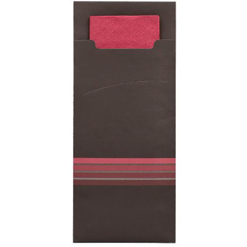 Un sobre de bolsas de cubiertos marrón oscuro PAPSTAR 520 (20x8,5cm) de la PAPSTAR GmbH con una servilleta roja a juego, que es parcialmente visible en el interior, tiene tres rayas horizontales rojas y grises en la parte inferior.