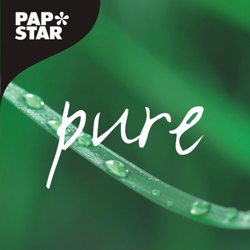 A green blade of grass with water droplets and the word "pure" highlights PAPSTAR GmbH palm leaf bowls "pure" round, 13 cm, environmentally friendly | shrink wrap (6 pieces) - biodegradable and sustainable disposable tableware. Blurred green background.