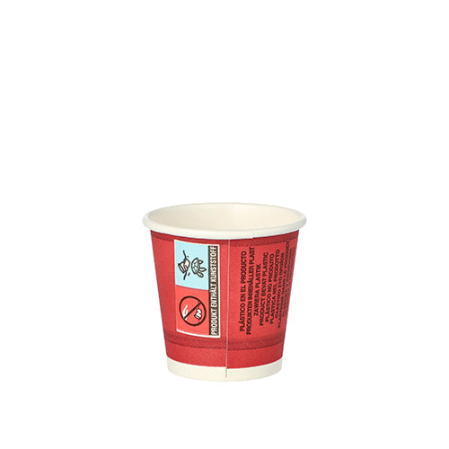Un pequeño vaso de papel rojo PAPSTAR (5 cl) de la gama "Party Time" de la PAPSTAR GmbH con advertencias impresas está representado en este paquete de 50 sobre un fondo blanco.