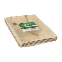 Ein Stapel PAPSTAR 6 Teller, Palmblatt „pure“ eckig natur von der PAPSTAR GmbH in transparenter Plastikfolie mit grün-weißem Etikett, bietet eine nachhaltige Geschirr-Lösung für umweltbewusste Anlässe.