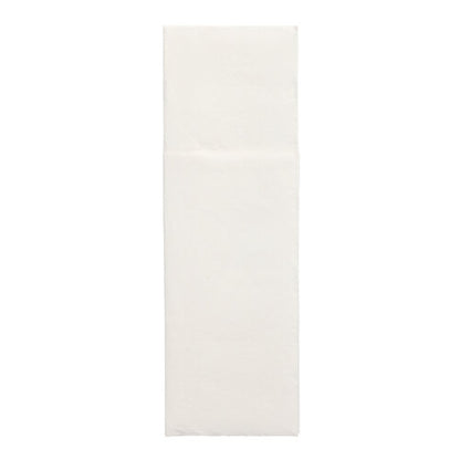 På en enkel, hvit bakgrunn er en enkelt, ubrettet serviett "DAILY Collection" 48 x 30 cm med bestikkfold fra PAPSTAR GmbH fra 50-pakken avbildet.