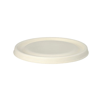 Un plato desechable blanco, redondo y sencillo sobre un fondo blanco - perfecto para combinar con PAPSTAR tapa para cuencos de caña de azúcar Ø 17 cm, blanco, "pure" (25 piezas) de PAPSTAR GmbH para más comodidad y sostenibilidad.