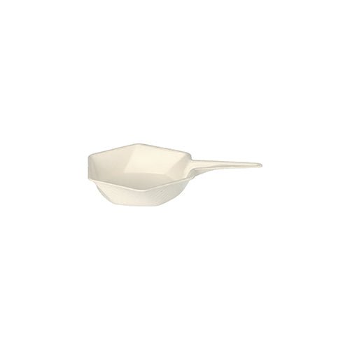 The PAPSTAR 50 Finger Food Bowls "pure" Hexagon made of white sugarcane from PAPSTAR GmbH are eco-friendly, hexagonal with a side handle and are presented against a white background.