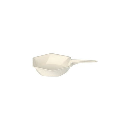 The PAPSTAR 50 Finger Food Bowls "pure" Hexagon made of white sugarcane from PAPSTAR GmbH are eco-friendly, hexagonal with a side handle and are presented against a white background.