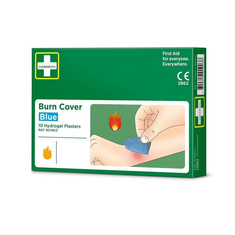 Eine grüne Schachtel mit der Aufschrift "Cederroth Burn Cover, blau, Hydrogel-Pflaster, 10 Stück" von Orkla Wound Care AB enthält 10 Pflaster. Die Abbildung zeigt eine Hand, die ein blaues Pflaster auf eine Verbrennung an einem Arm neben einem Flammensymbol aufträgt.