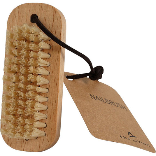 El cepillo para uñas ENA Living, de haya (24 unidades), de Abena Re-Seller GmbH, cuenta con cerdas rígidas, una asa de cordón marrón y una etiqueta con la inscripción «NAILBRUSH», lo que lo hace ideal para el cuidado y la limpieza de las uñas.