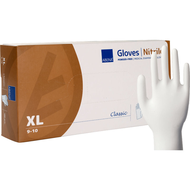 Eine Schachtel Abena Re-Seller GmbH Nitril-Handschuhe, Classic, Puderfrei, Weiß (XL, 9-10) wird neben einer aufrecht stehenden Hand mit weißen Handschuhen gezeigt. Die braun-weiße Verpackung mit blauen Akzenten hebt diese Einweghandschuhe hervor.