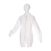 A mannequin is wearing an AMPri MED-COMFORT PP non-woven visitor jacket with a zipper from AMPri Handelsgesellschaft mbH. This white, long-sleeved lab coat is designed for comprehensive hygiene protection and resembles a disposable visitor jacket. It features elastic cuffs at the wrists and is made of durable polypropylene, all set against a plain white background.