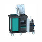 El Arcora Bora Medical 550 Carro de servicio completo de Arcora International GmbH es un carro de limpieza negro y azul verdoso con compartimentos, estantes, contenedores, soporte para trapeadores y ruedas, aquí con puertas/tapas abiertas para almacenamiento en áreas de limpieza médica.