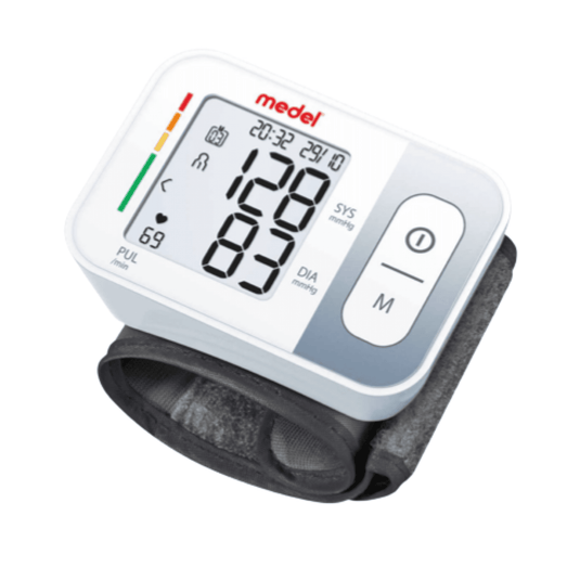 Un tensiómetro automático de muñeca Medel Quick que indica una presión sistólica de 129, una presión diastólica de 85 y una frecuencia cardíaca de Beurer La GmbH realiza mediciones.