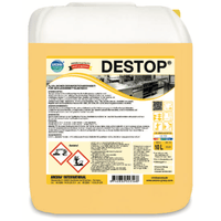 Una botella de 1 litro del limpiador desinfectante alcalino Arcora Destop, de Arcora International GmbH, que lleva impresos símbolos de peligro e instrucciones de seguridad, resulta ideal para la limpieza profesional en zonas alimentarias y cocinas industriales.