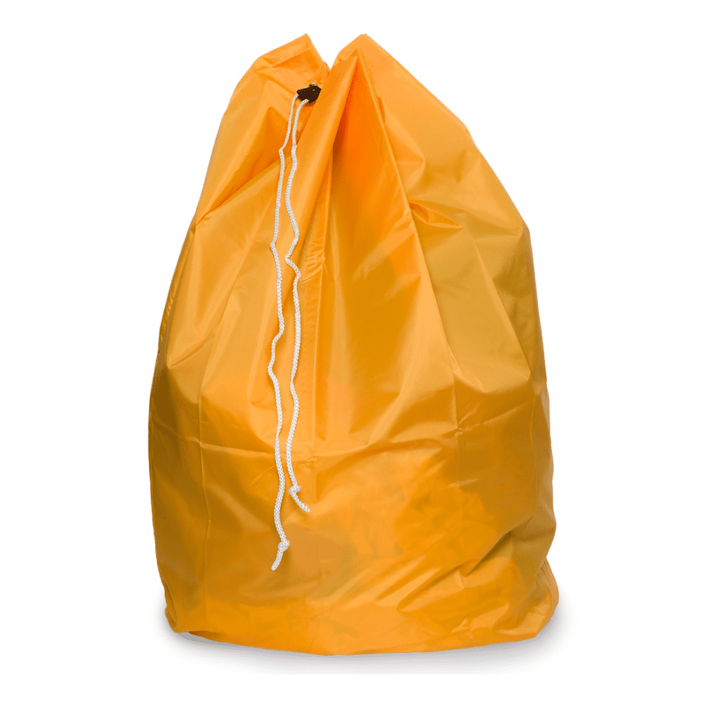 Der DEISS Entsorgungssack mit PP-Kordel und Bodenschlaufe, ein 120 Liter fassender Kordelzugbeutel der EMIL DEISS KG (GmbH + Co.), steht aufrecht vor einem weißen Hintergrund. Er besteht aus geknittertem Polyestergewebe und seine Öffnung ist mit einer robusten weißen Kordel verschlossen.