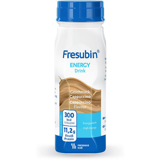 200 ml Fresubin Energy Drink fra Fresenius Kabi Deutschland GmbH, smak Cappuccino, med blå kork og hvit etikett med næringsinformasjon: 300 kcal, 11,2 g protein og høyt energinivå.