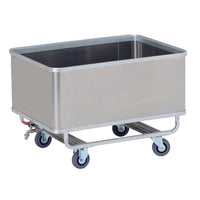 El contenedor de transporte Novocal es un carro rectangular de aluminio, estanco, con cuatro ruedas giratorias azules y una válvula de purga, ideal para la manipulación segura de líquidos en entornos industriales o comerciales. Embalaje: 1 unidad. Marca: Novocal.