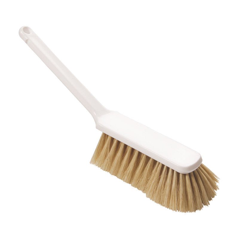 HANDBRUKER, BLONDE HÅR-BLANDING 30/70 (310x40x50mm) fra Haug Bürsten KG har et hvitt plastikkhåndtak med opphengshull og beige bust som er vinklet for effektiv rengjøring, på en enkel hvit bakgrunn.