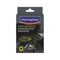 Envase de la venda para la muñeca Hansaplast Performance, de Beiersdorf AG, que contiene una venda para la muñeca de color negro y amarillo. En el envase se pueden ver los detalles del producto y los logotipos de la marca, que destacan «Dynamic Recovery Knit» y la ropa deportiva.