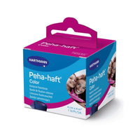 Un envase del producto «Hartmann Peha-haft Color, vendaje elástico de fijación, azul», con imágenes de personas sonrientes en los laterales. La caja es de color rosa y azul, lo que significa 4 cm x 4 m, de la empresa Paul Hartmann AG.