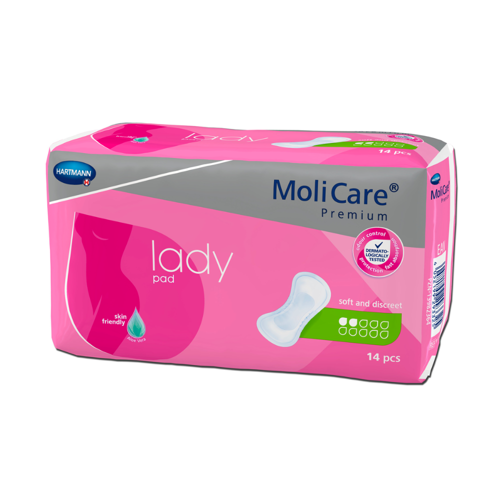 Esta imagen muestra un paquete de almohadillas Hartmann MoliCare® Premium lady pad. El empaque es rosa y gris con texto blanco. El producto de Paul Hartmann AG para incontinencia leve se promociona como suave y discreto, amigable con la piel y contiene 14 unidades. En la parte frontal se ve una pequeña imagen de una almohadilla.