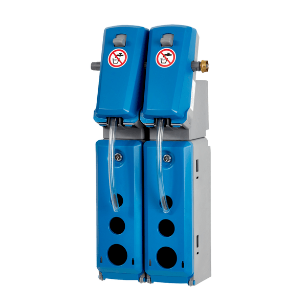 La Johannes Kiehl KG DosiStation 2P-4 L es un dispensador de pared azul-gris con dos módulos y tubos transparentes para la dosificación de dos productos en botellas, ideal para la dosificación múltiple o el llenado preciso de botellas.