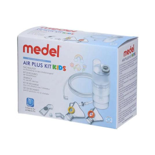Una caja de Medel® Air Plus Kids Yearpack para inhalador de Beurer GmbH, que contiene un nebulizador, una ducha nasal y accesorios para el cuidado respiratorio en niños. La caja blanca tiene texto azul y rojo, imágenes de los componentes del nebulizador y gráficos amigables para niños de un arco iris, nubes y un sol.