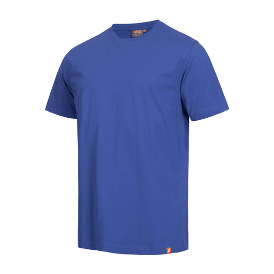 Sobre un fondo blanco se muestra la camiseta NITRAS MOTION TEX LIGHT de AS Arbeitsschutz GmbH. Se trata de una camiseta sencilla de manga corta de color azul, confeccionada en algodón suave con certificación OEKO-TEX, con cuello redondo y una pequeña etiqueta de color naranja en el dobladillo inferior izquierdo.
