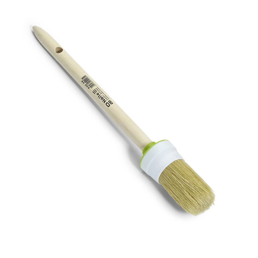 El pincel de anillo para artesanos Nölle Profi Brush de Nölle Profi Brush Bürsten- & Pinseltechnik e.K. cuenta con una mezcla de cerdas beige en una virola de plástico blanco-verde, con un mango de madera que incluye un práctico orificio para colgar.
