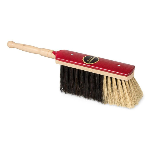Presentamos el cepillo de mano Nölle Profi Brush Stubenhandfeger Rossschweifhaar de Nölle Profi Brush Bürsten- & Pinseltechnik e.K. – una herramienta de 30 cm de tamaño con propiedades de unión de polvo, con cerdas de crin de caballo negras y beige sobre un bloque rojo y un mango de madera clara con un extremo redondeado.