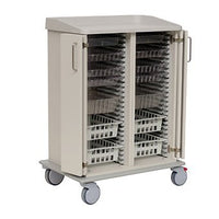 El carrito de cuidados y trabajo de Novocal cuenta con un chasis de plástico macizo de color beige, puertas dobles, bandejas de plástico transparentes dispuestas en filas verticales, asas laterales y cuatro ruedas que facilitan su desplazamiento. Contenido del paquete: 1 unidad. Marca: Novocal.