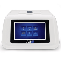 Un equipo de laboratorio PCR Pure Kit de la marca Altruan, dotado de una gran pantalla táctil digital con iconos de ADN, ARN, archivo, configuración y asistencia técnica en la pantalla, todo ello integrado en una carcasa blanca.