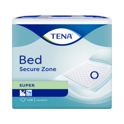TENA Bed Super beskyttelsesunderlagspakken fra TENA - Essity Germany GmbH er i beroligende blått og hvitt og viser et iøynefallende bilde av et sengeunderlag. Den inneholder detaljerte produktinformasjoner som dimensjonene (60 x 90 cm) og leveres i en pakke med 26 stykker. Her fremheves lekkasjebeskyttelsen og de superabsorberende mikroperlene for optimal inkontinensbeskyttelse.