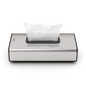 Wir präsentieren den Tork 460013 Spender für Kosmetiktücher Image Line F1 von Essity Professional Hygiene Germany GmbH. Dieser elegante silberne Taschentuchspender besticht durch ein modernes rechteckiges Design mit Edelstahl-Design-Finish. Er verfügt über eine Einzelblattentnahmefunktion, mit der ein weißes Taschentuch teilweise aus der oberen Öffnung herausgezogen werden kann, und sein minimalistisches Erscheinungsbild macht ihn ideal für Kosmetiktücher.