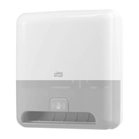 El dispensador con sensor Tork Matic® 551100 para toallas de papel en rollo Elevation H1 de TORK – Essity Professional Hygiene Germany GmbH es un dispensador de toallas de papel de color blanco y gris, diseñado para montaje en pared, que cuenta con un símbolo de sensor en la parte frontal y que, gracias a su funcionamiento sin contacto, garantiza un secado de manos sin necesidad de tocarlo.