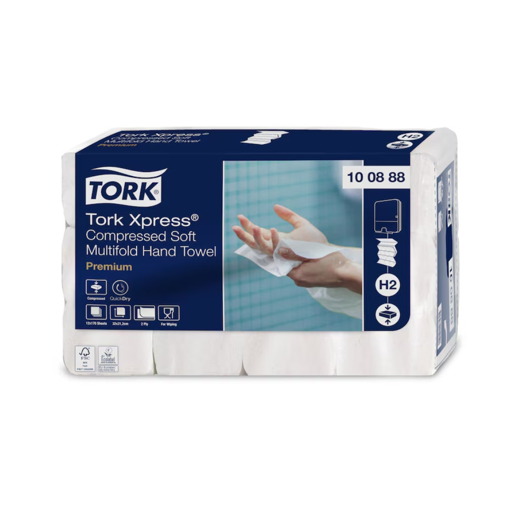 Un paquete de toallas de mano multifold comprimidas suaves Tork Xpress® Premium H2 de 2 capas, etiquetadas como Premium, de TORK – Essity Professional Hygiene Germany GmbH. El empaque muestra la imagen de una mano sosteniendo una toalla y destaca características del producto como higiene, capacidad de absorción y dispensación hoja a hoja en un diseño azul y blanco.