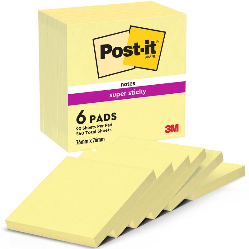 En pakke Post-it® Super Sticky Notes fra 3M Deutschland GmbH inneholder seks blokker (76 mm x 76 mm, 90 ark, 100% PEFC).