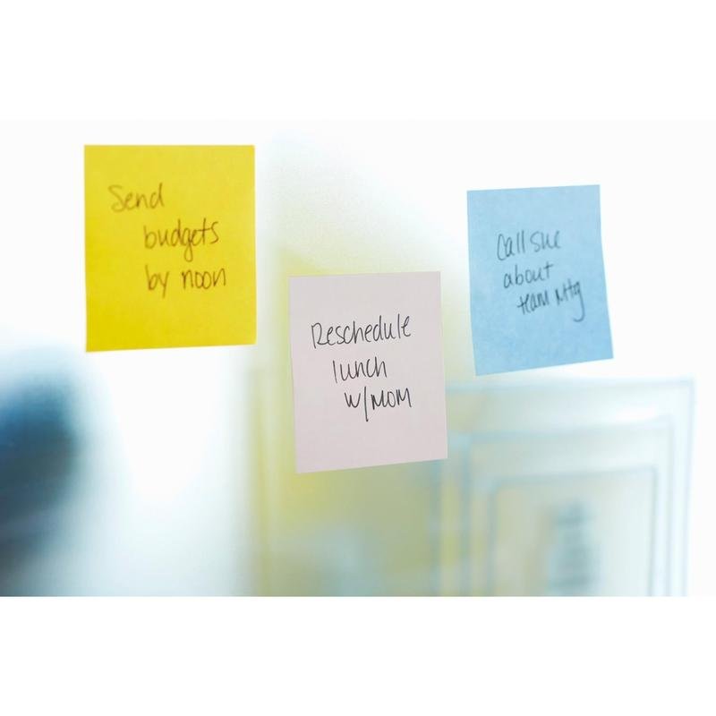Three Post-it® Super Sticky Notes Cubes from 3M Deutschland GmbH, yellow, 76 mm x 76 mm, are on a glass surface - yellow: "Send budgets by noon", purple: "Reschedule lunch with mom", blue: "Call Sue about team meeting".