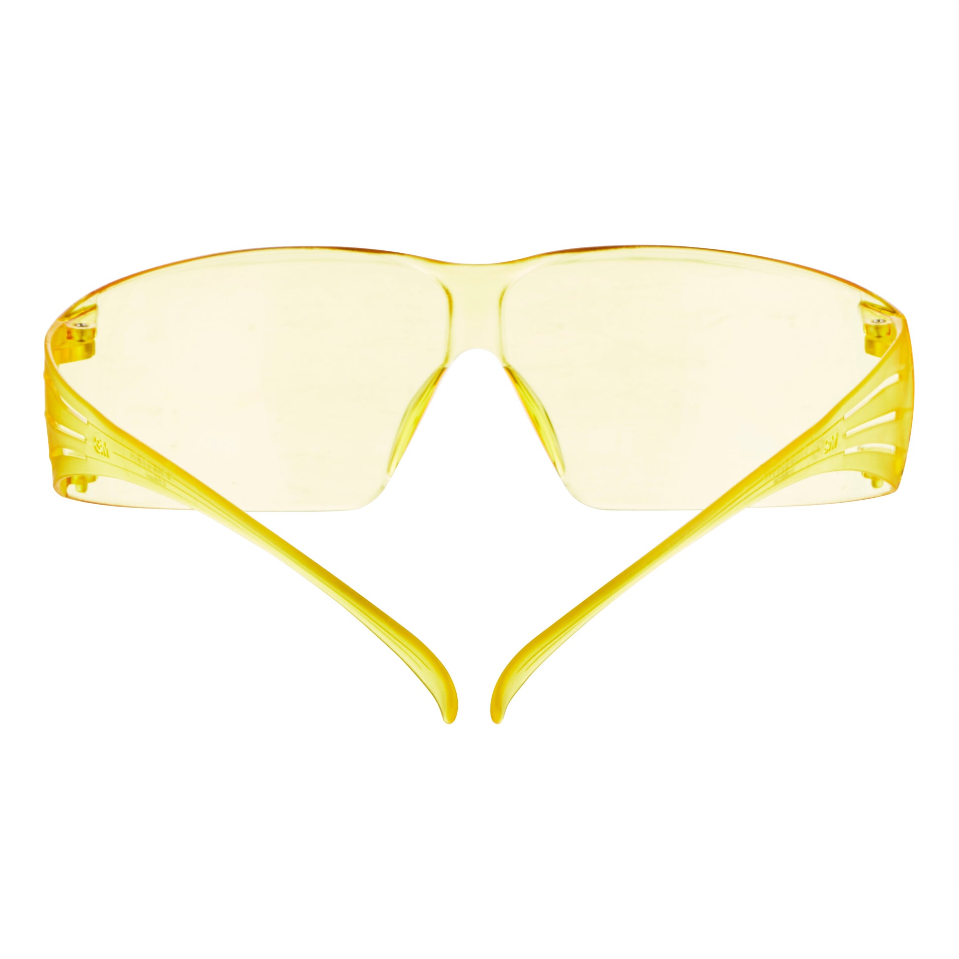 Die 3M™ SecureFit™ Schutzbrille 200 der 3M Deutschland GmbH, in der Frontansicht mit gelb getönten, umlaufenden Gläsern und langen Seitenarmen, steht auf einem schlichten weißen Hintergrund.