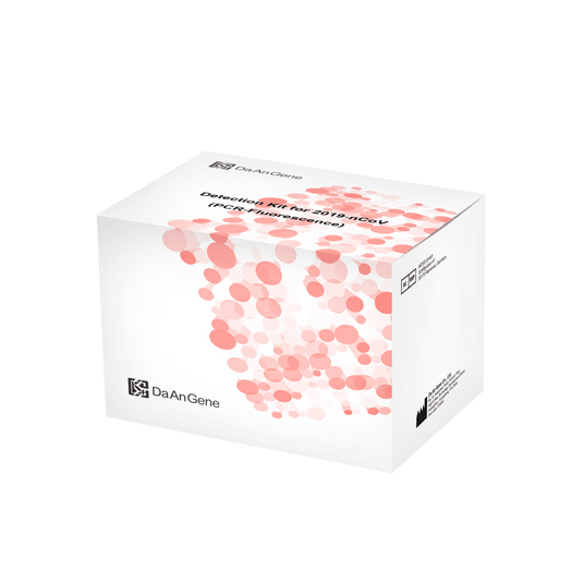 Sobre un fondo verde aparece una caja de embalaje blanca del «Kit de diagnóstico genético DaAn para 2019-nCoV (PCR fluorescente)», con 96 pruebas, adornada con la inscripción «Altruan».