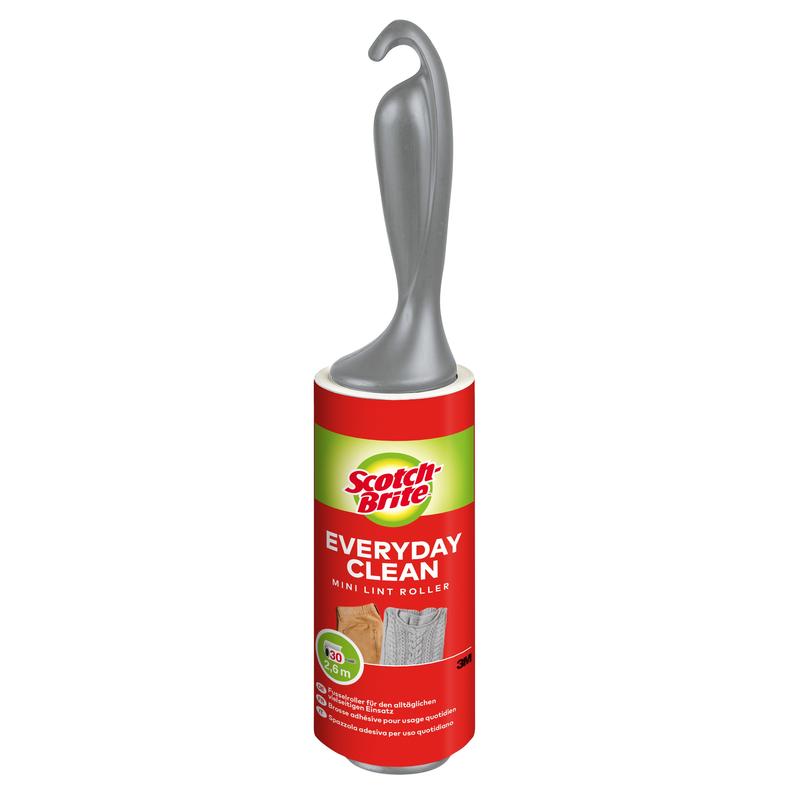 The Scotch-Brite™ Everyday Clean Mini Lint Roller from 3M Deutschland GmbH with a colored handle (30 sheets, 1/pack) effortlessly removes lint from various fabrics and shows details and application instructions on the label.