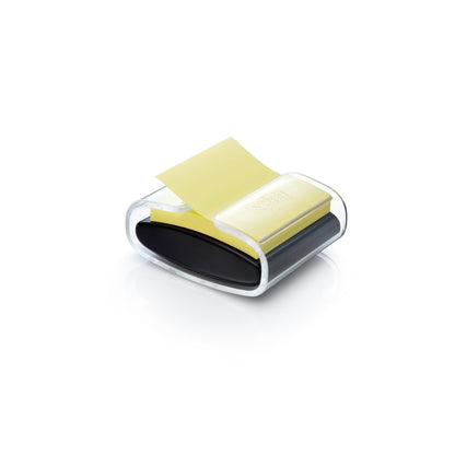 Der 3M Post-it® Z-Notes Dispenser PRO in Schwarz fasst einen Stapel gelber, superklebriger Zettel im Format 76 x 76 mm (90 Blatt/Block) und spendet einen Zettel vor einem weißen Hintergrund.