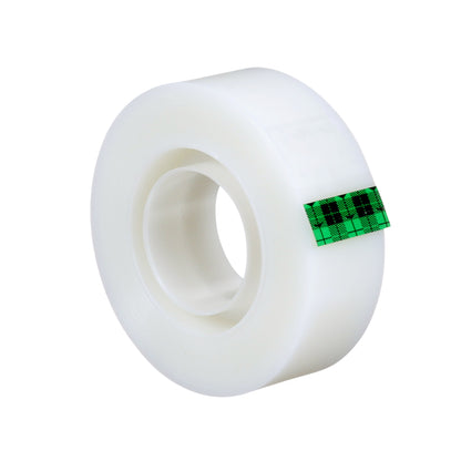 Eine Rolle Scotch® Magic™ Unsichtbares Klebeband von 3M Deutschland GmbH, mit einem kleinen grün-schwarz karierten Streifen am Rand auf weißem Hintergrund.
