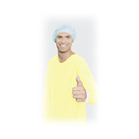 Una persona que lleva una bata amarilla Meditrade BeeSana® de PP/PE talla XL (26 g, de Meditrade GmbH) y una redecilla azul para el pelo sonríe y levanta el pulgar. El fondo es de color blanco liso, con un borde ligeramente difuminado alrededor de la figura.